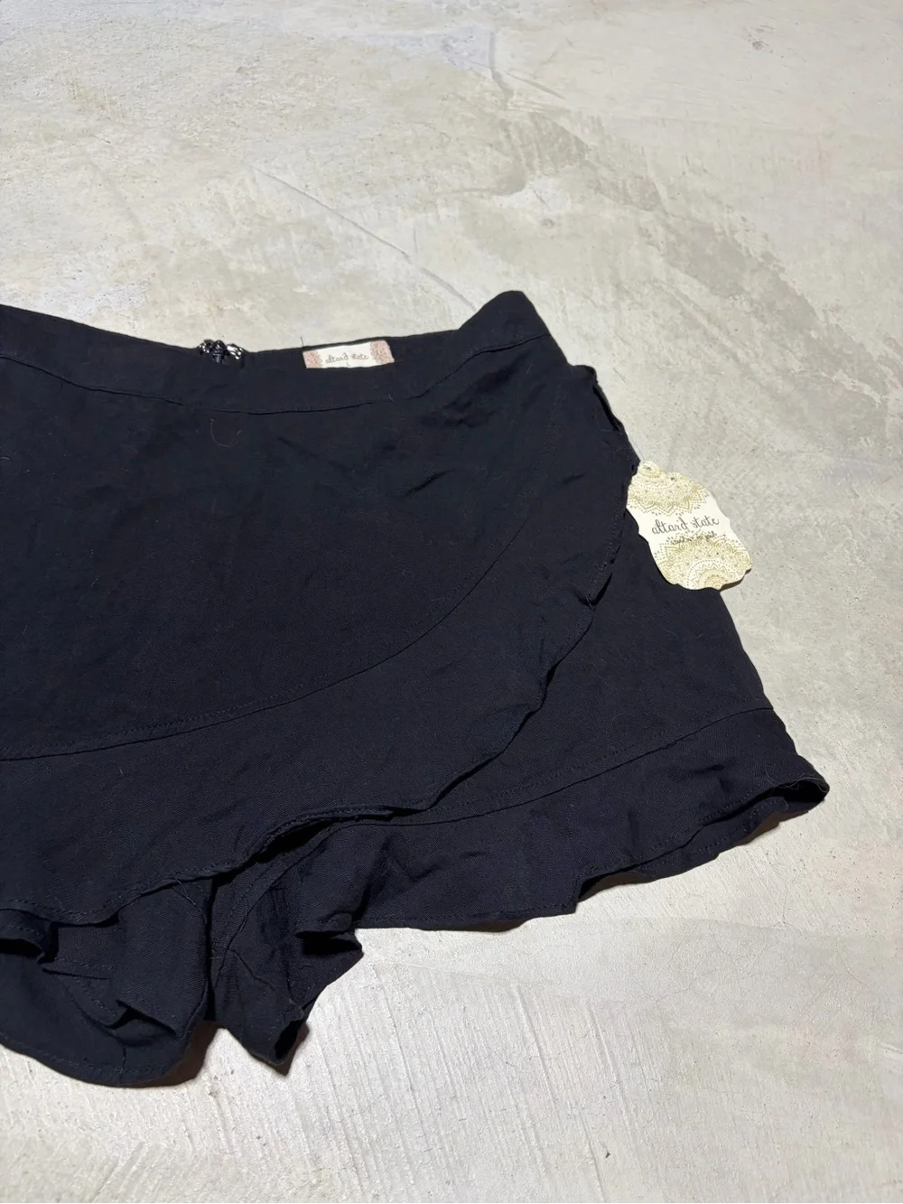 Altar’d state NWT Black Ruffled Skort large MSRP$60